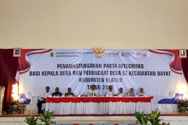 Kepala Desa dan Perangkat Desa Se-Kecamatan Bayat Tandatangani Pakta Integritas Tahun 2026