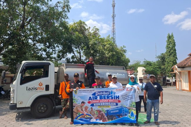 ASN dan relawan Kecamatan Bayat Salurkan Bantuan Air Bersih Untuk Warga Terdampak Kekeringan