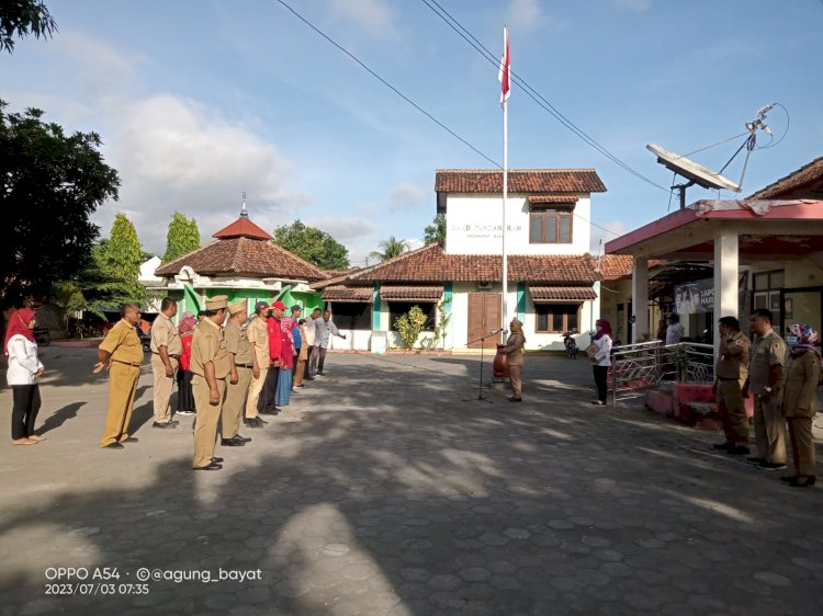 PELAKSANAAN APEL PAGI SECARA RUTIN DI KECAMATAN BAYAT