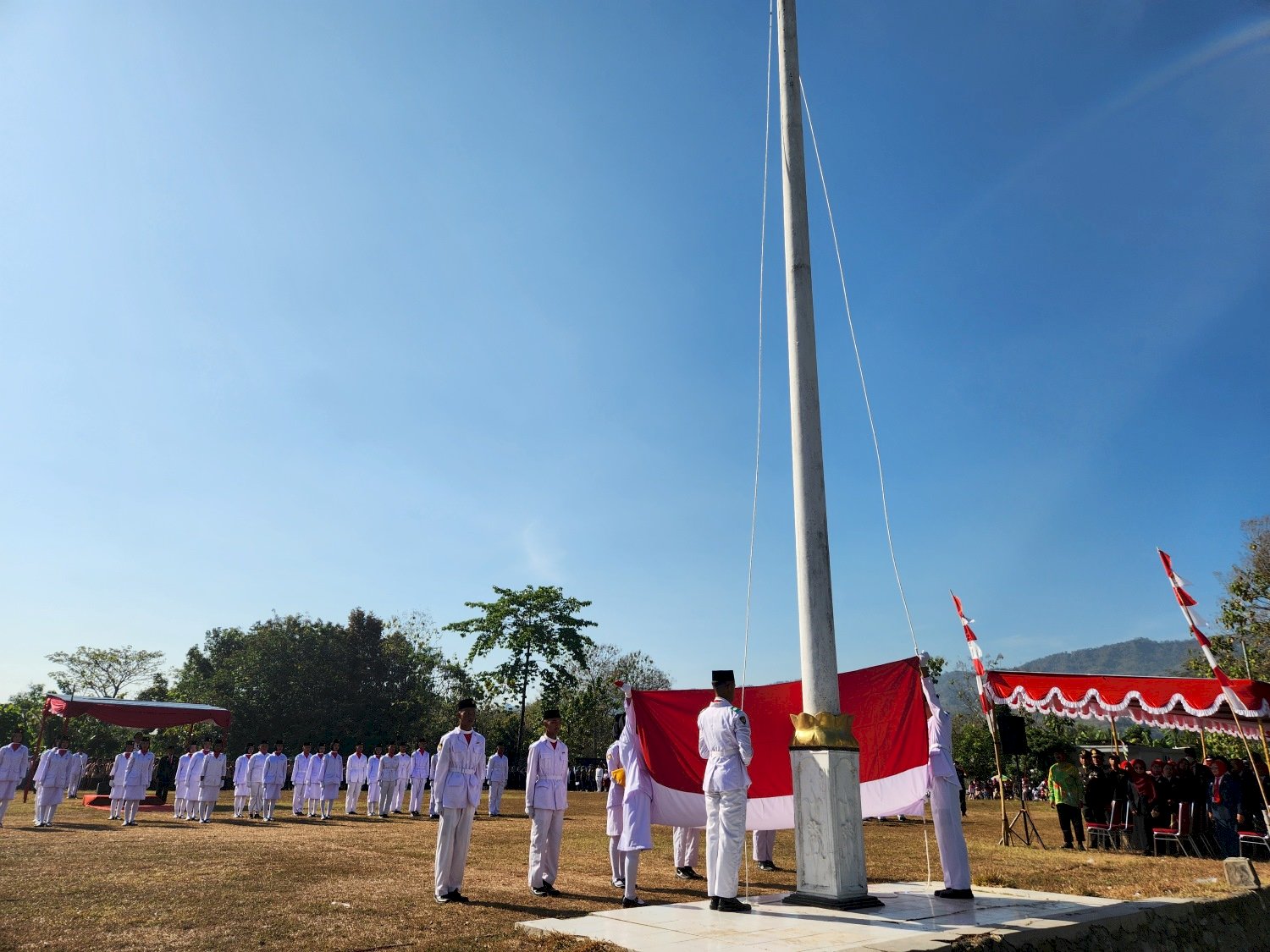 Upacara Peringatan HUT RI Ke-79 di Lapangan Paseban Bayat