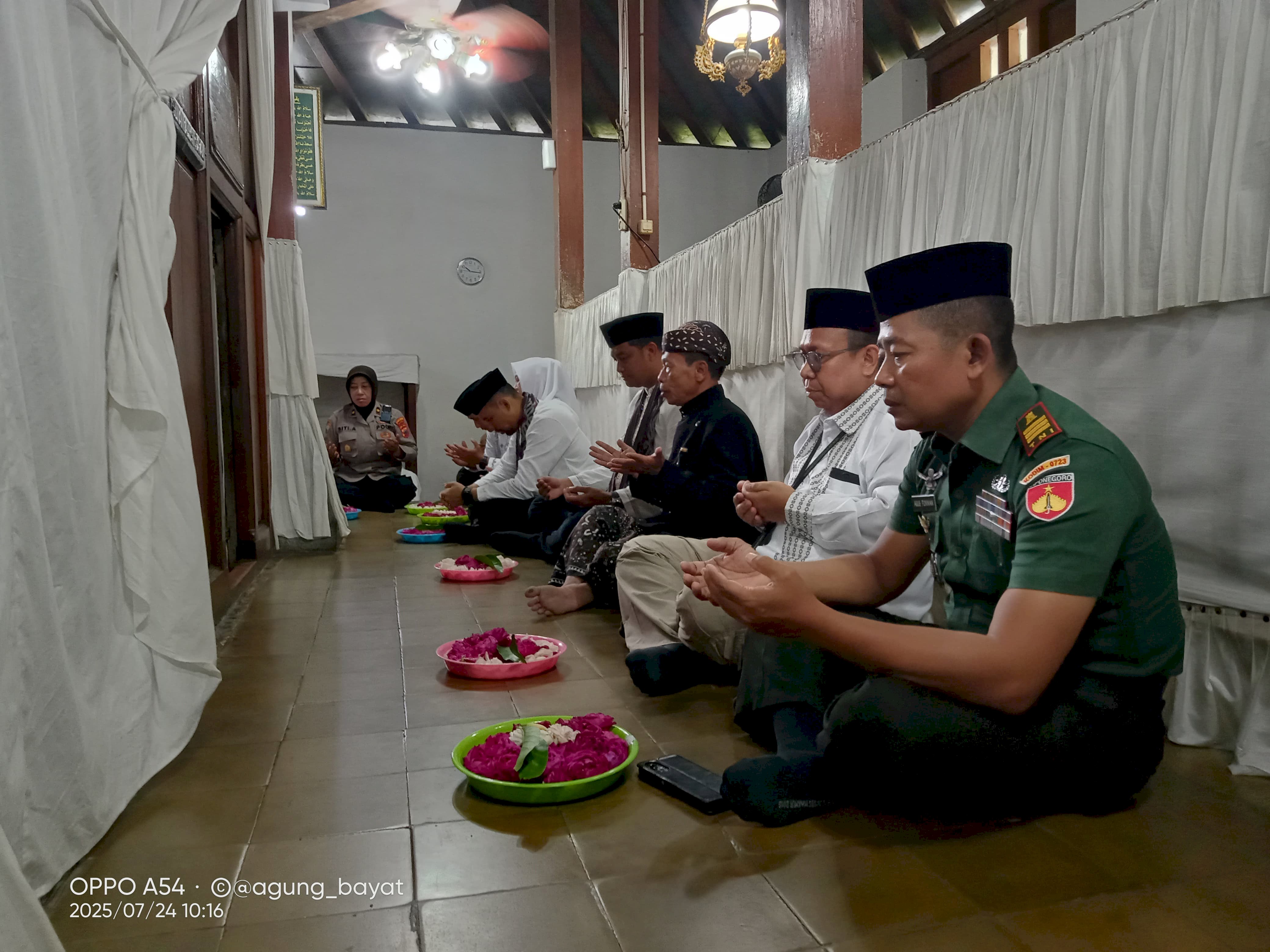Ziarah Makam Sunan Pandanaran di Desa Paseban Kecamatan Bayat