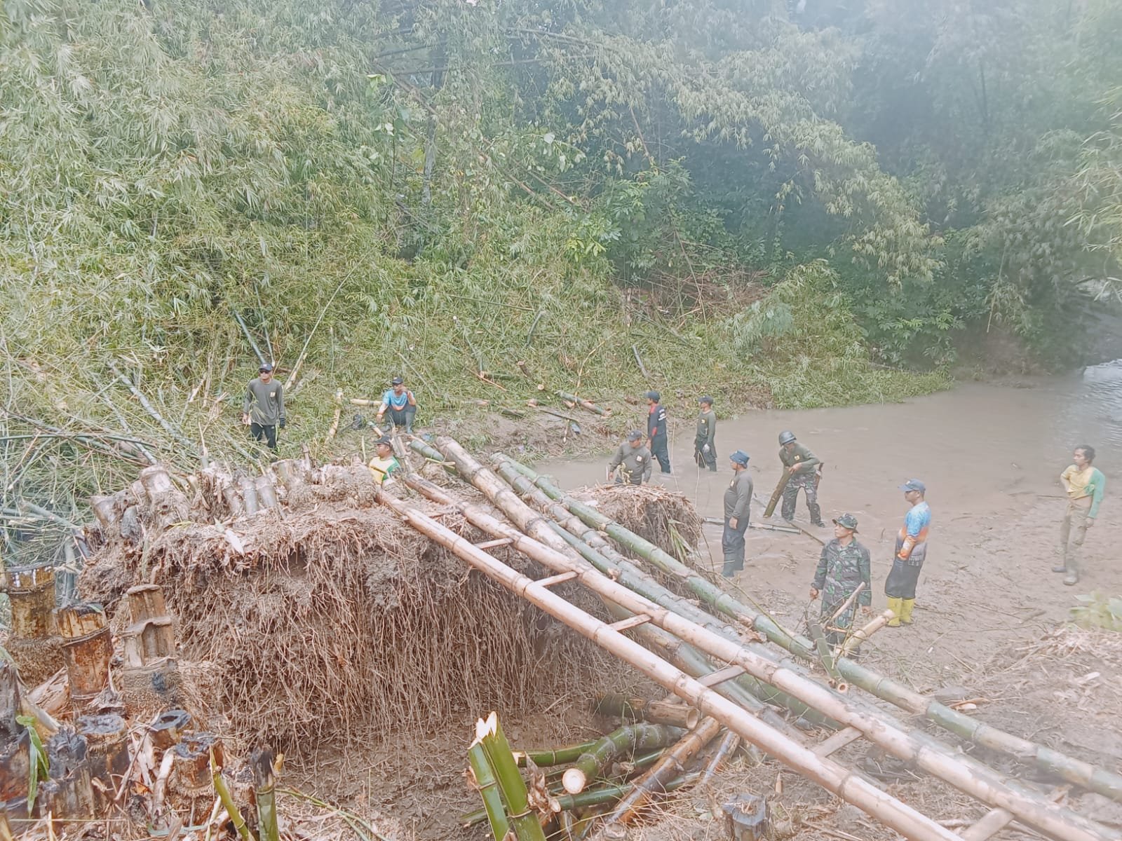Monitoring Eksekusi Rumpun Bambu Longsor Dampak Hujan Deras dan Angin Puting Beliung di Dk. Kaliture Desa Nengahan Kecamatan Bayat