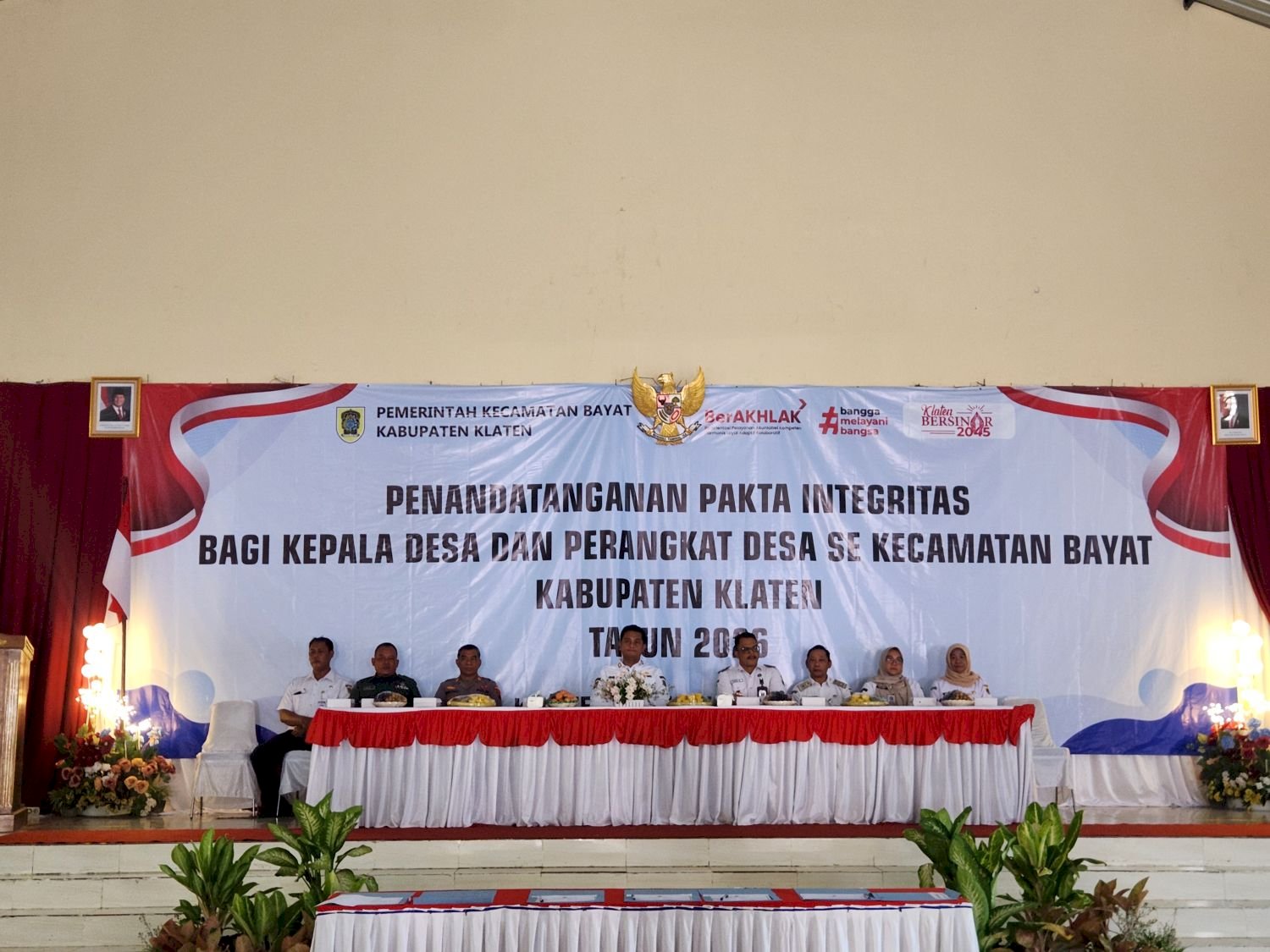 Kepala Desa dan Perangkat Desa Se-Kecamatan Bayat Tandatangani Pakta Integritas Tahun 2026