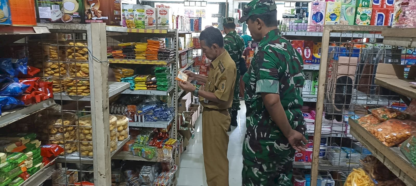 Sidak Permakanan di Swalayan Wilayah Kecamatan Bayat Jelang Hari Raya Idul Fitri, Pastikan Keamanan Produk