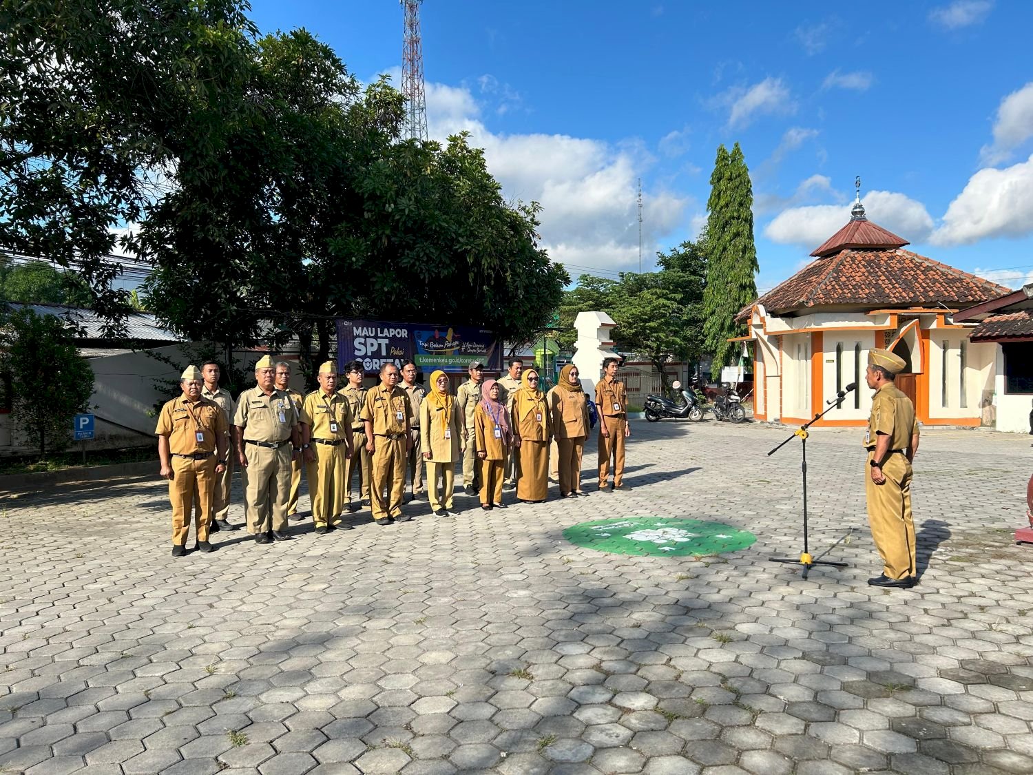 Apel Pagi Karyawan dan Karyawati Kecamatan Bayat Tingkatkan Disiplin dan Semangat Pelayanan