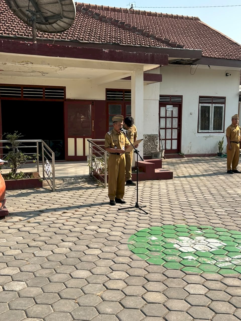 Apel Pagi Senin, Kecamatan Bayat Perkuat Disiplin dan Koordinasi